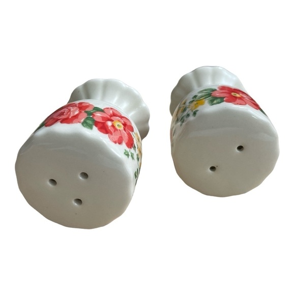 Pioneer Woman Floral Ceramic Footed Salt and Pepper Shakers with Stoppers - Picture 3 of 6